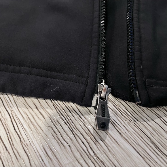 Under Armour Sleek Black Full-Zip Jacket - Picture 2 of 16